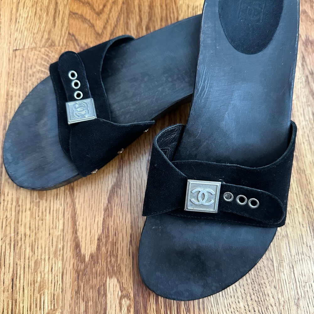 CHANEL Black Sandals with Silver Accents